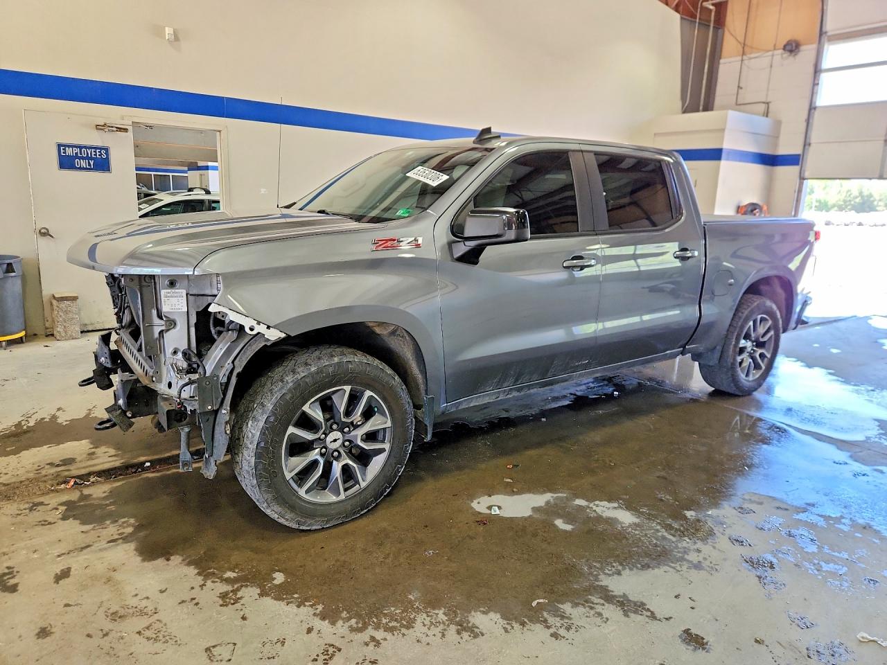 Salvage Chevrolet Silverado Image