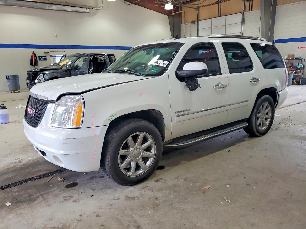 Salvage GMC Yukon Image