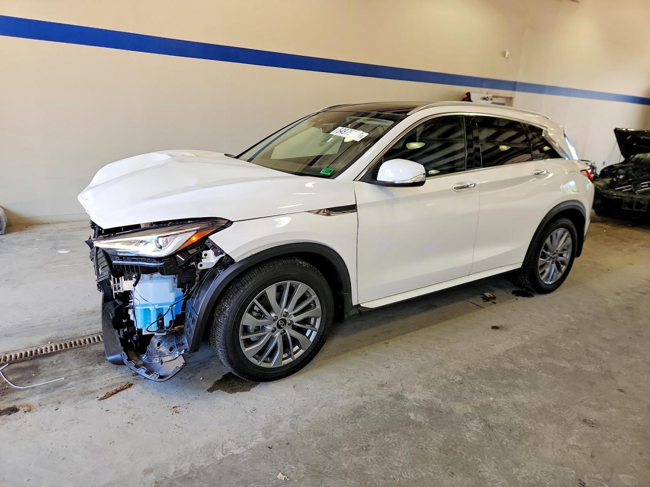 Salvage INFINITI Qx Image