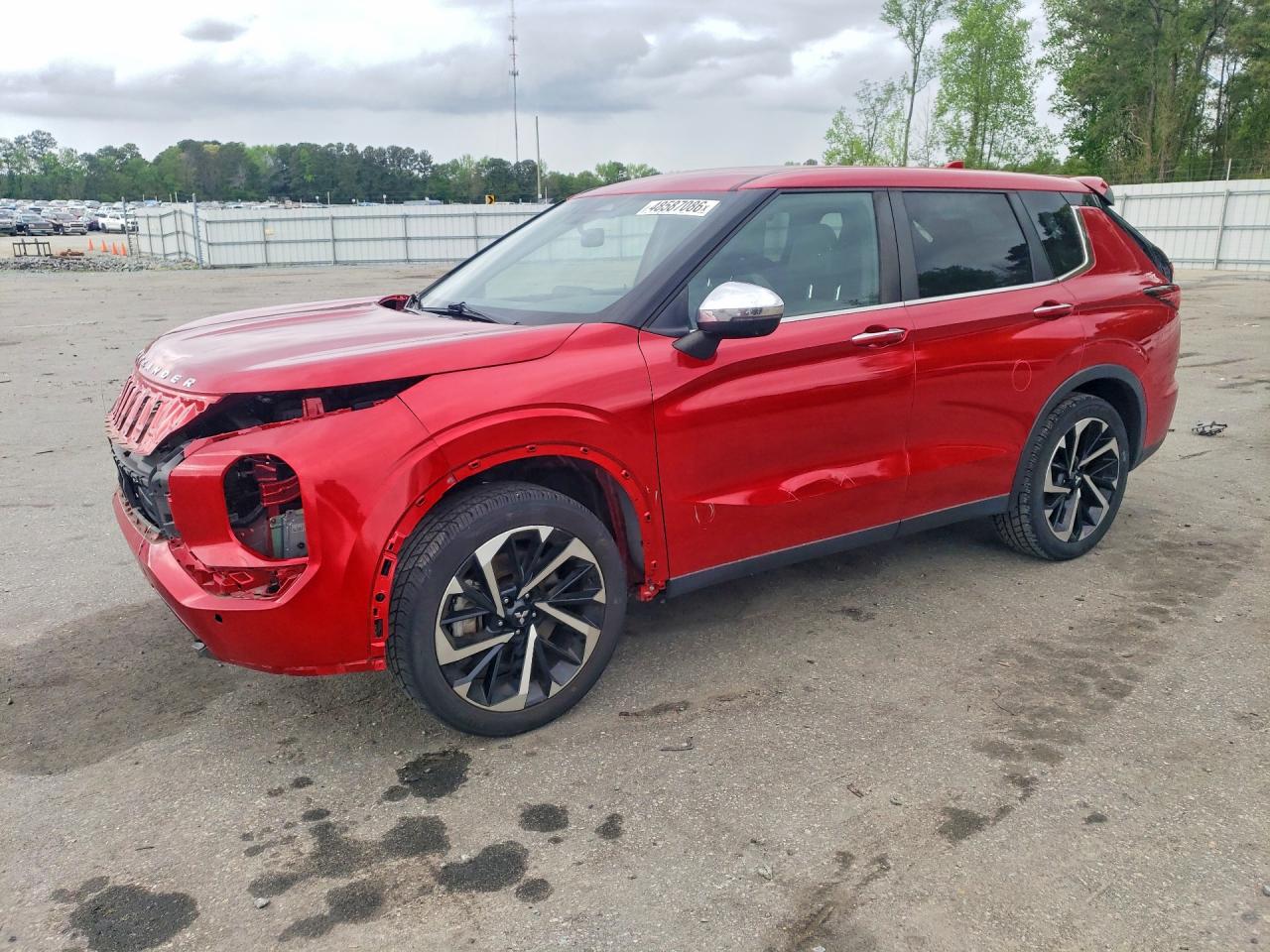 Salvage Mitsubishi Outlander Image
