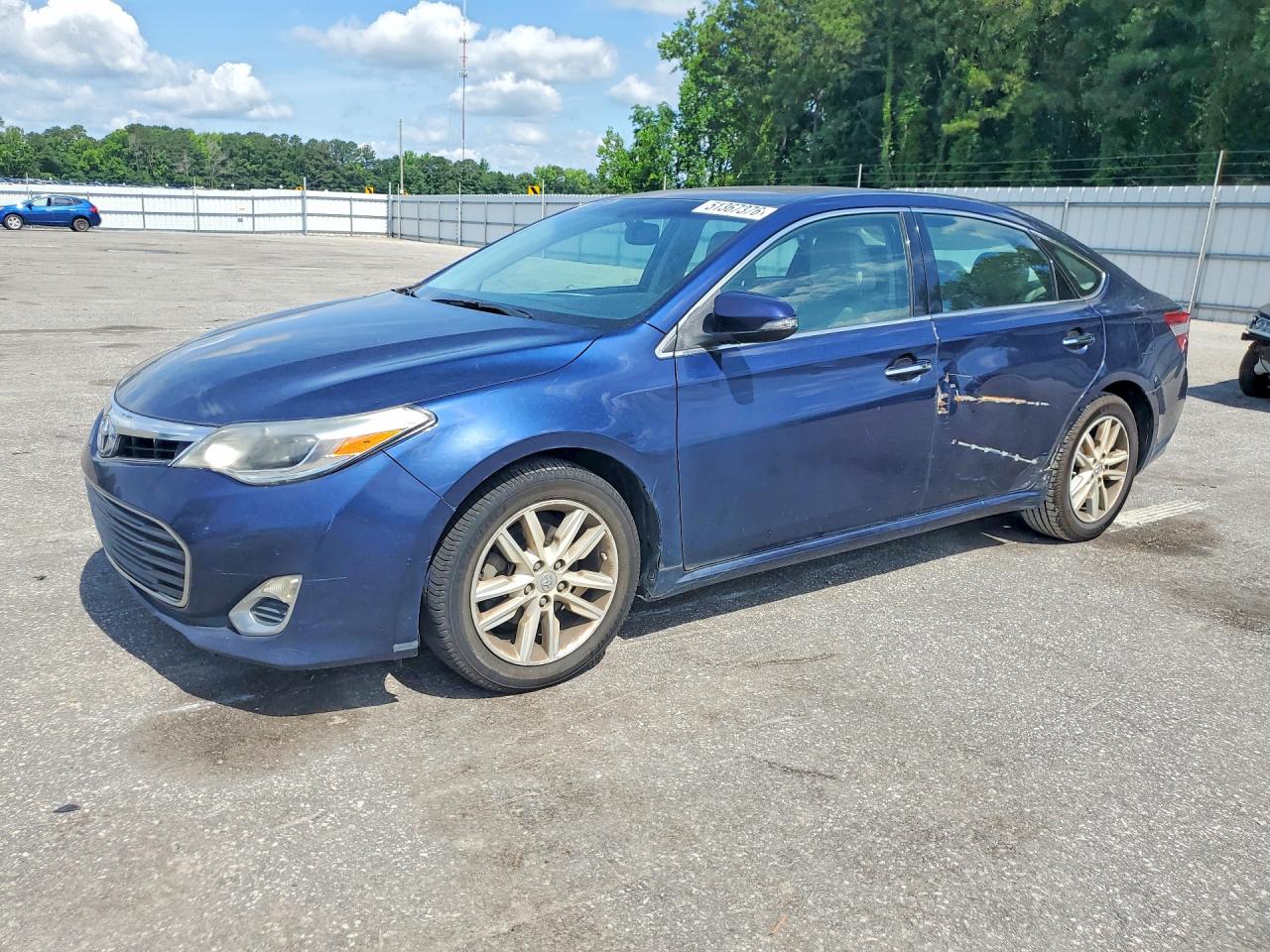 Salvage Toyota Avalon Image
