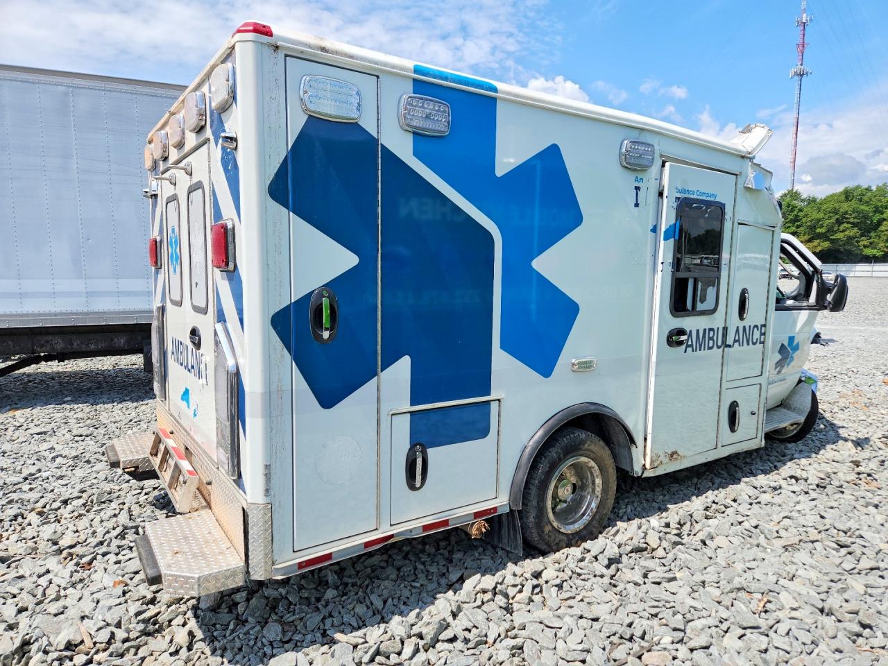 Ford Econoline E350 Super Duty Cutaway Van