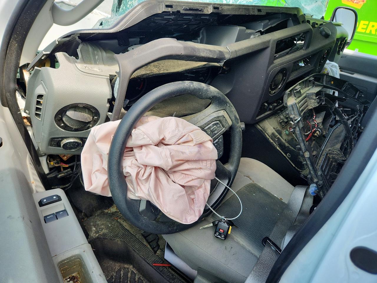 Ford Econoline E350 Super Duty Cutaway Van