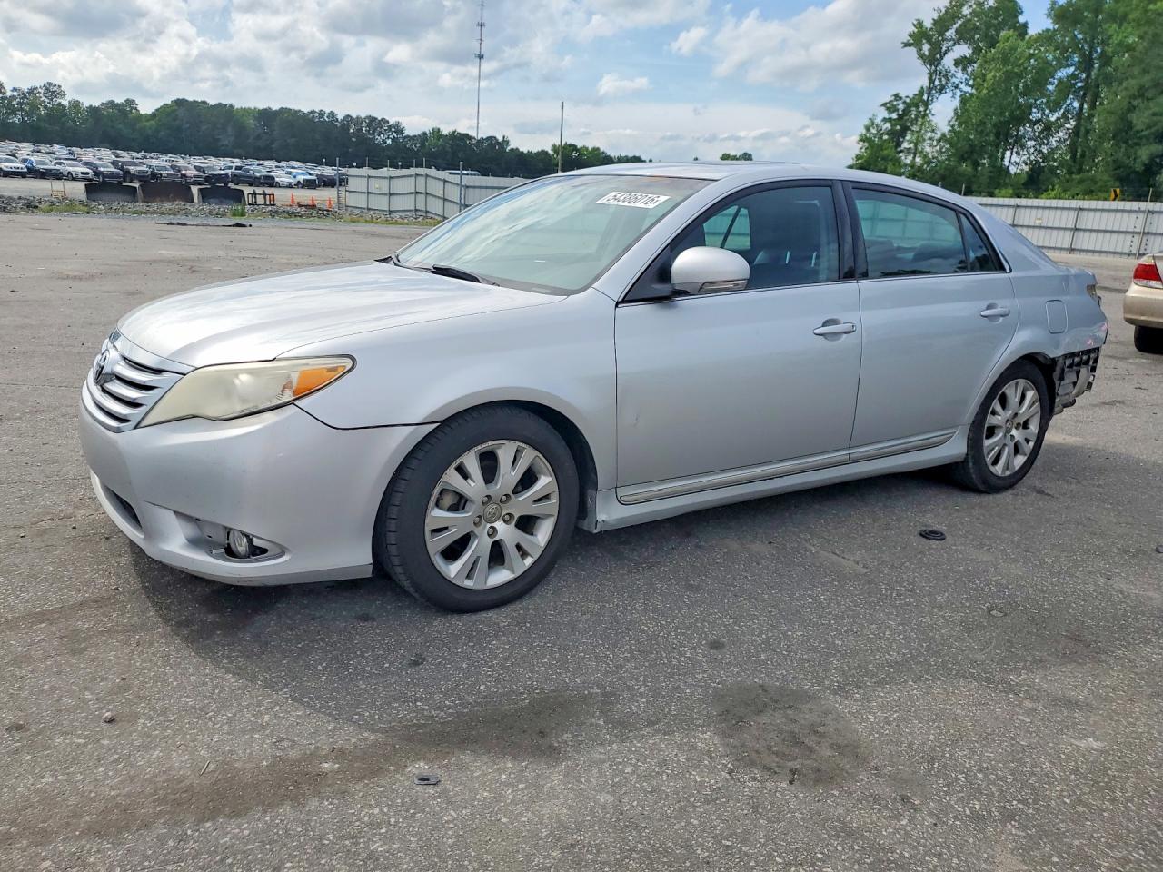 Salvage Toyota Avalon Image