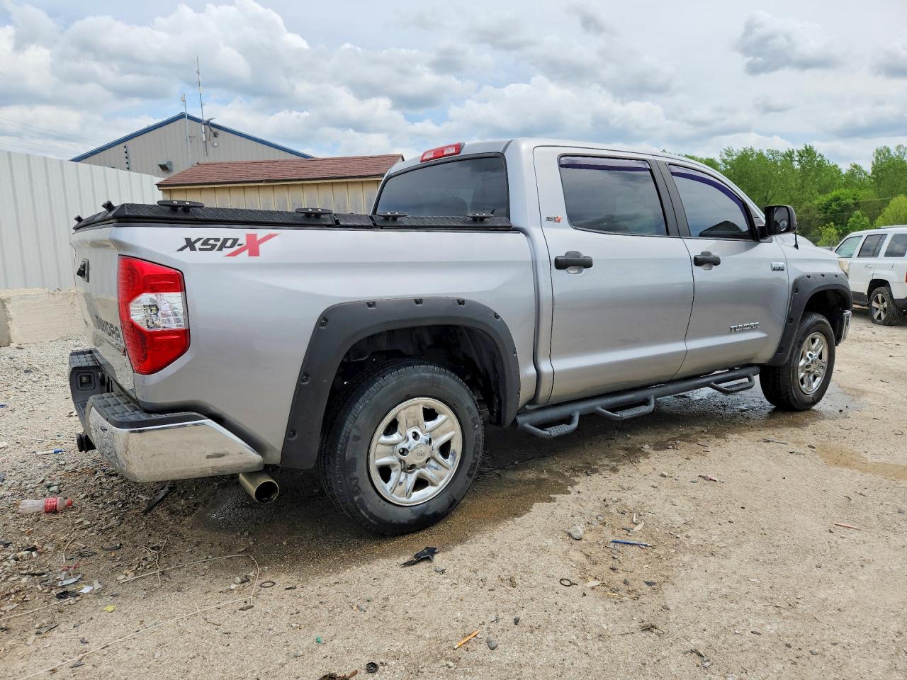 Toyota Tundra Crewmax Sr5