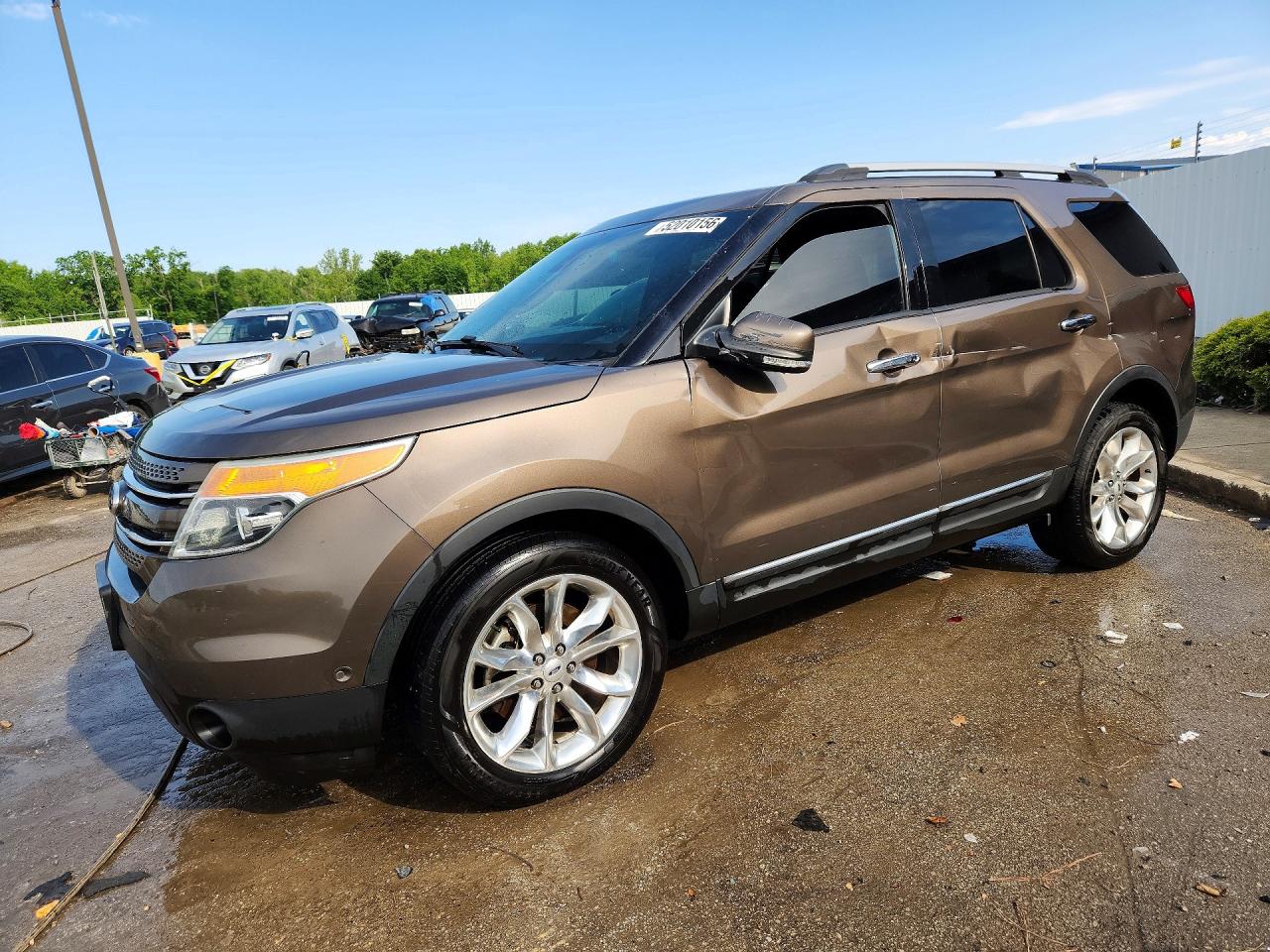 Salvage Ford Explorer Image