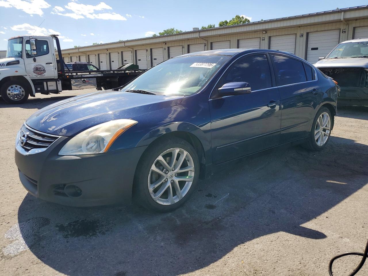 Salvage Nissan Altima Image
