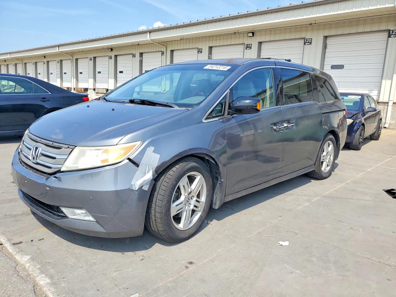 Salvage Honda Odyssey Image