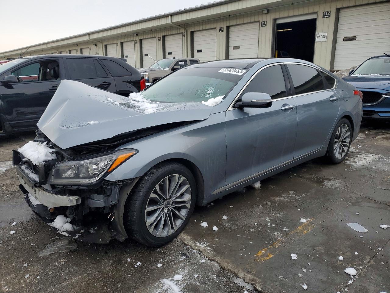 Salvage Hyundai Genesis Image