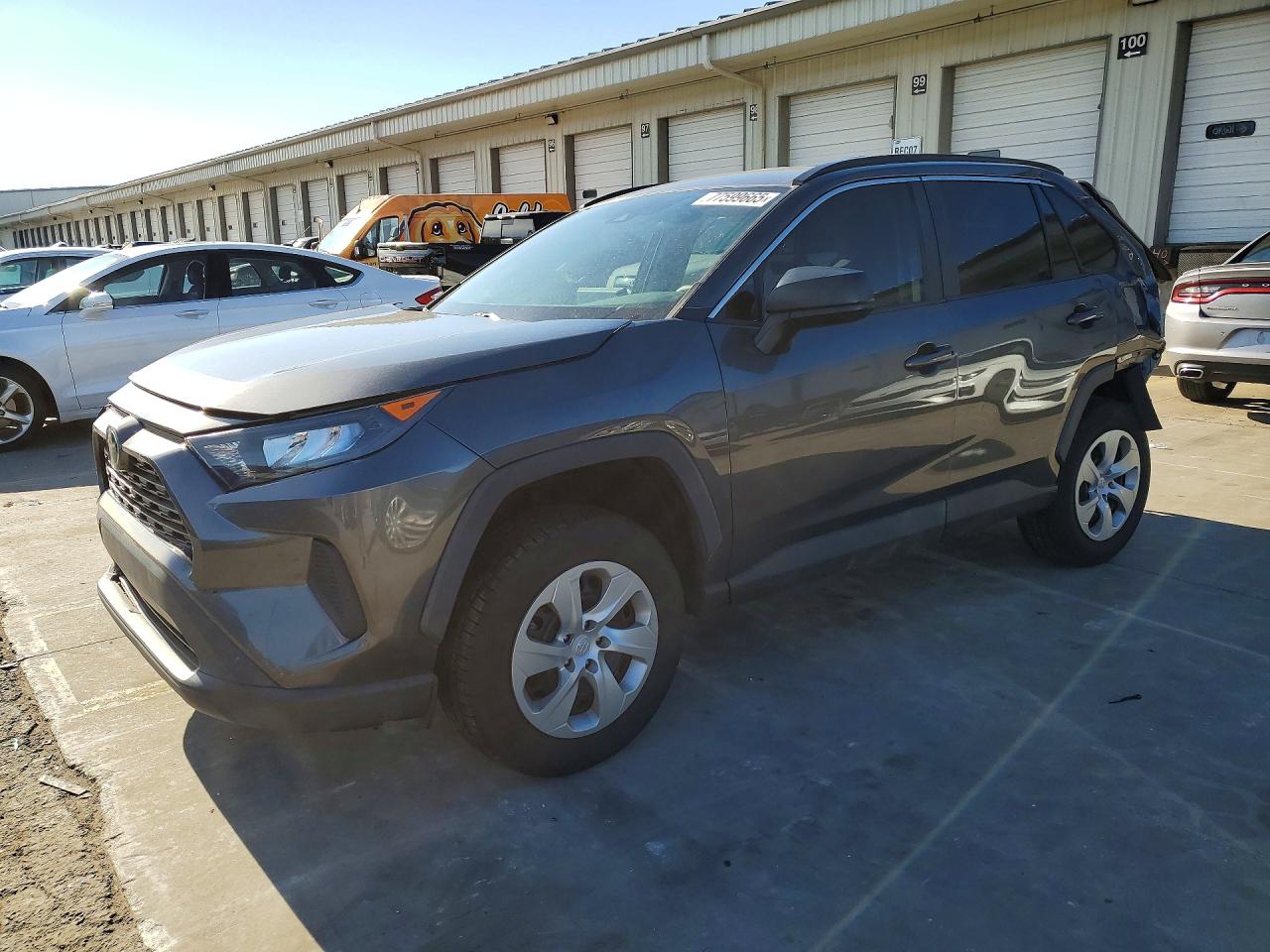 Salvage Toyota RAV4 Image