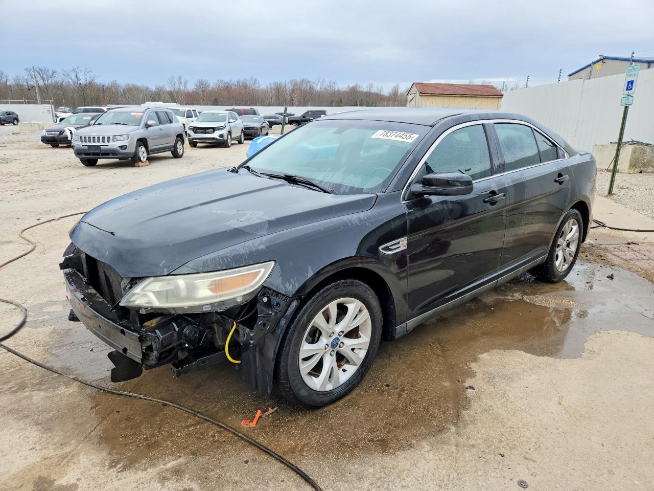 Salvage Ford Taurus Image