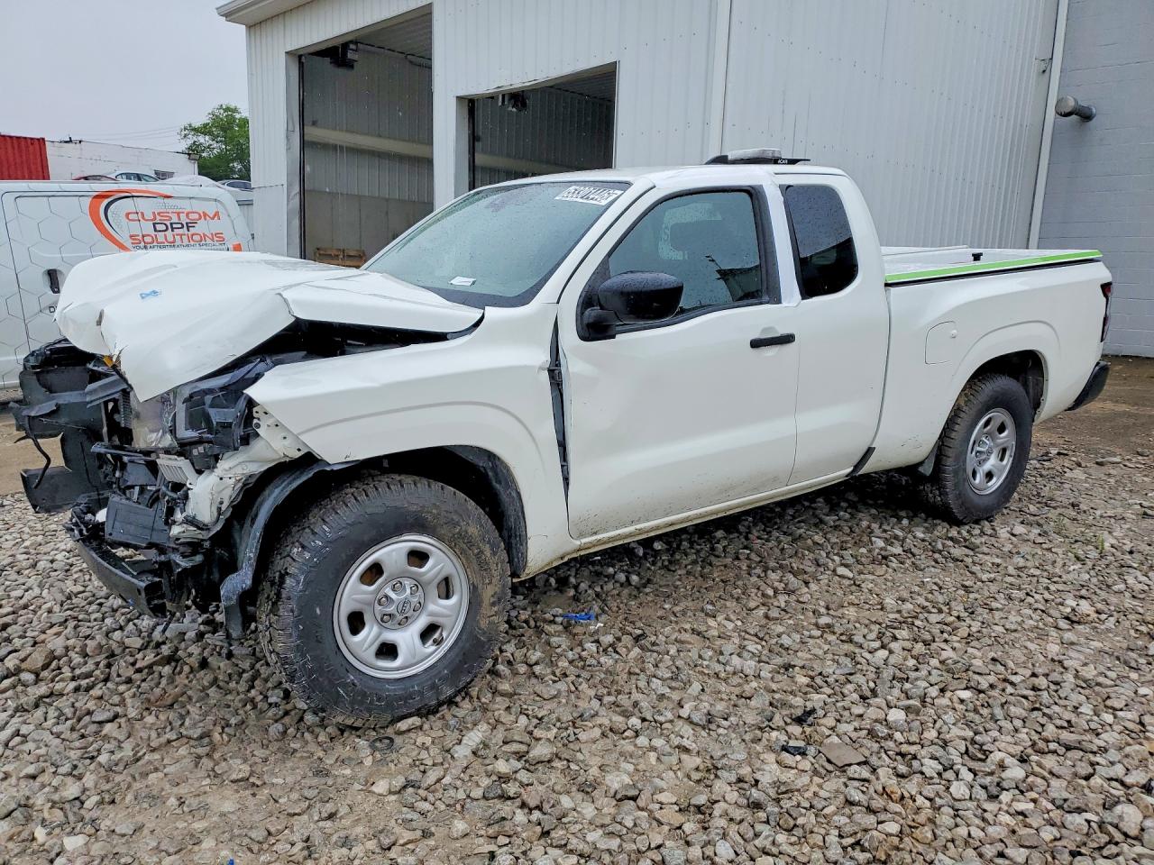 Salvage Nissan Frontier Image