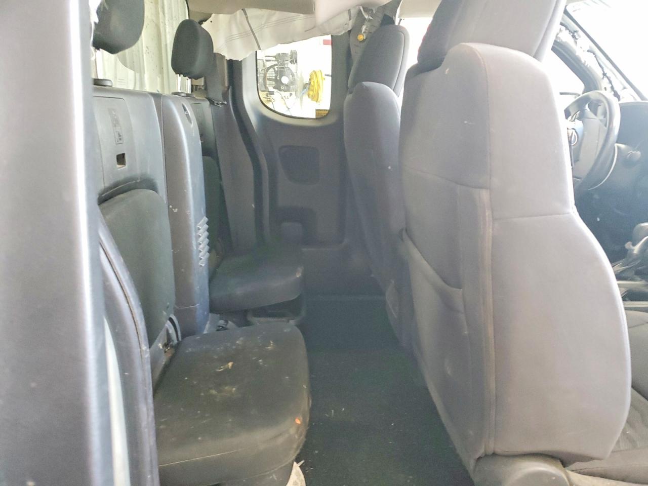 Nissan Frontier S