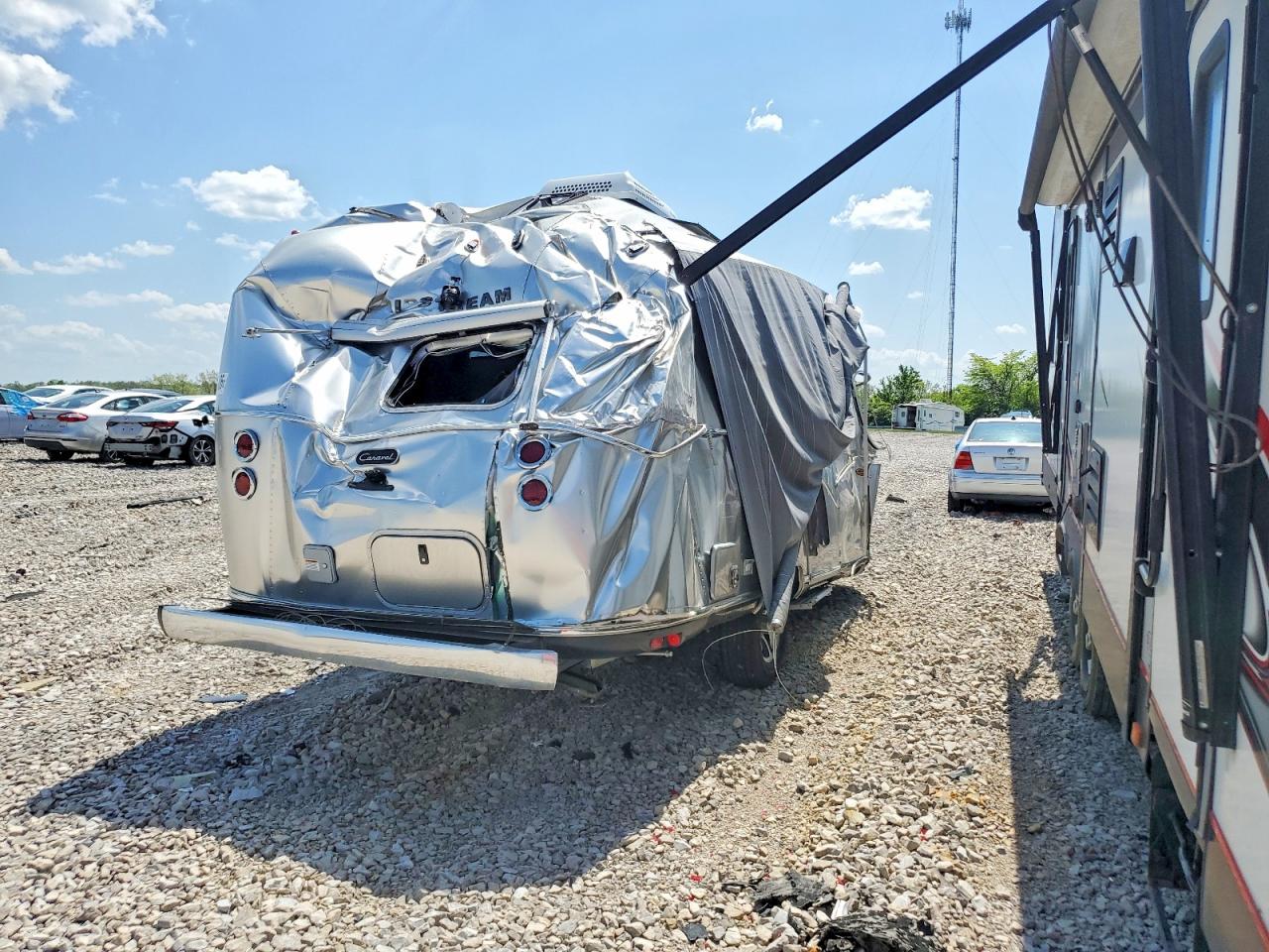 Airstream Caravel