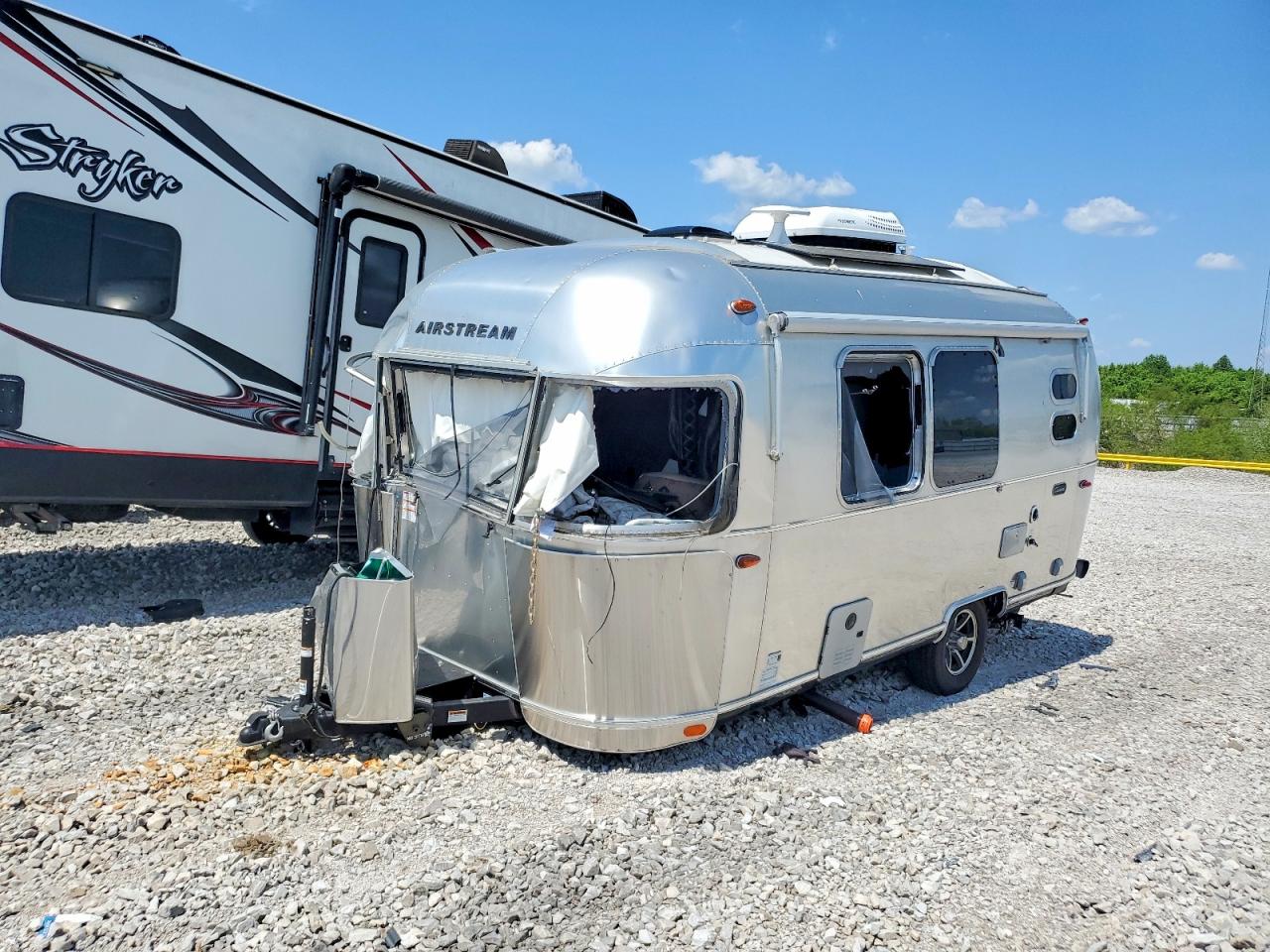 Airstream Caravel