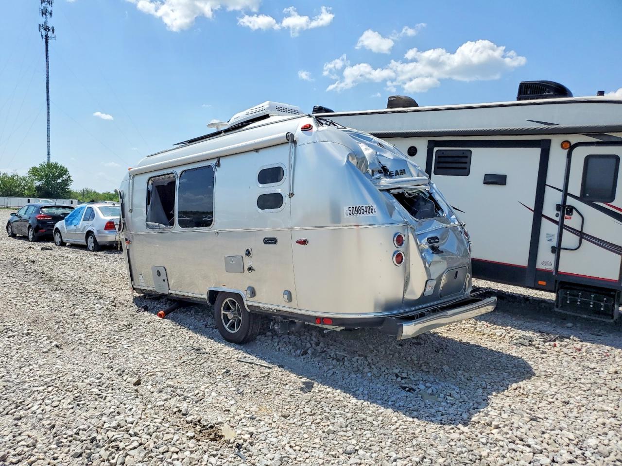 Airstream Caravel