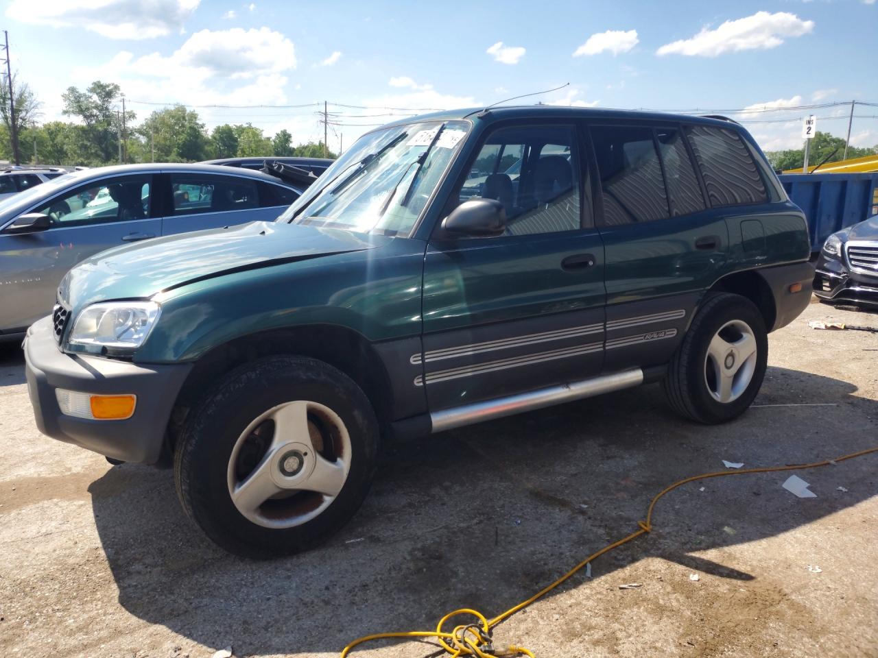 Salvage Toyota RAV4 Image