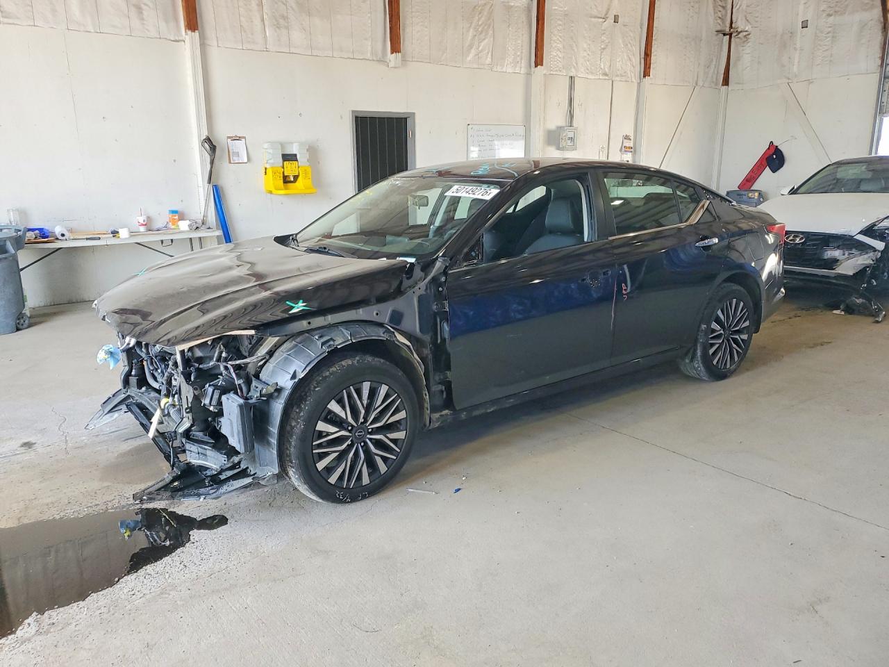 Salvage Nissan Altima Image