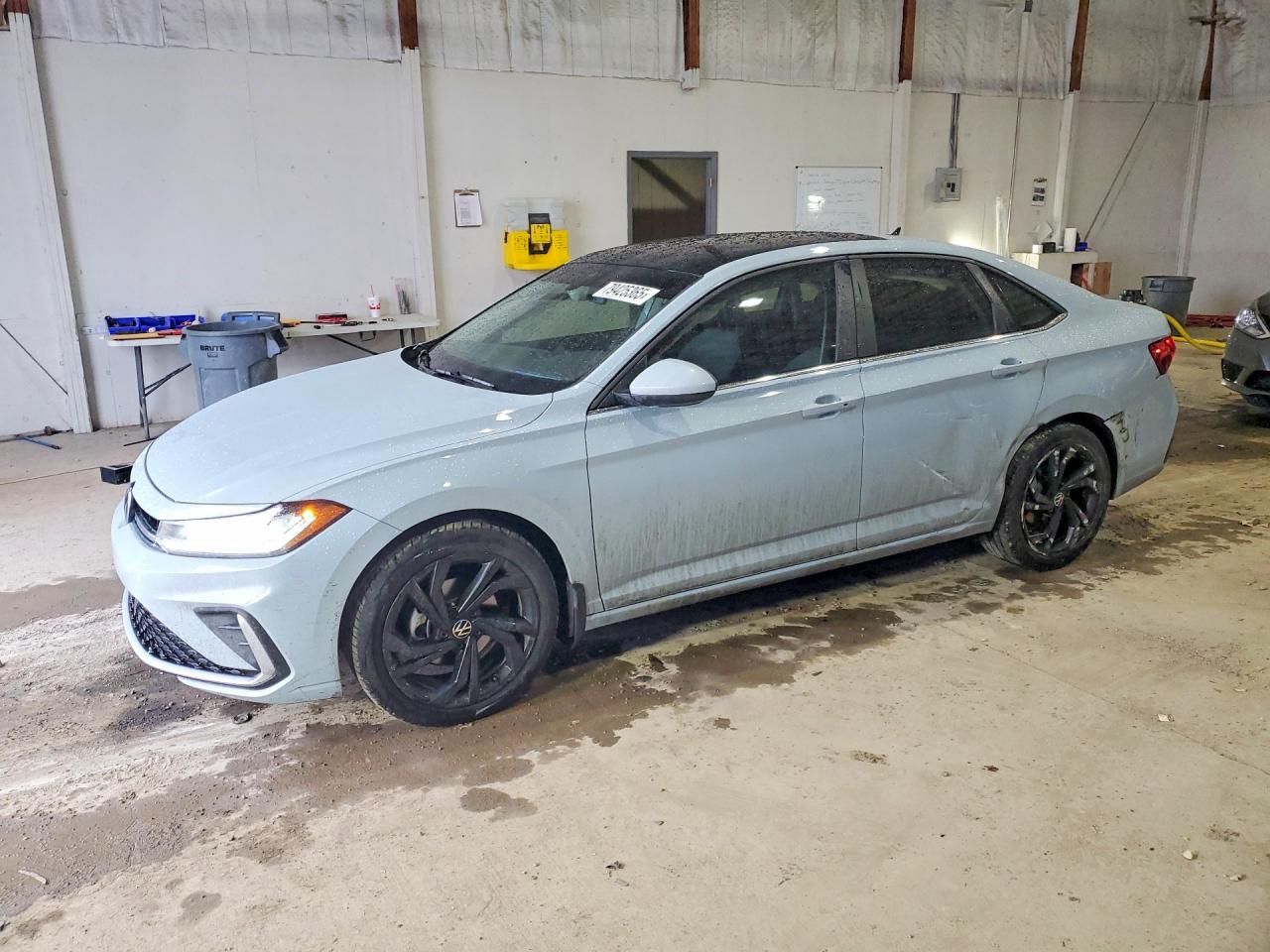 Salvage Volkswagen Jetta Image