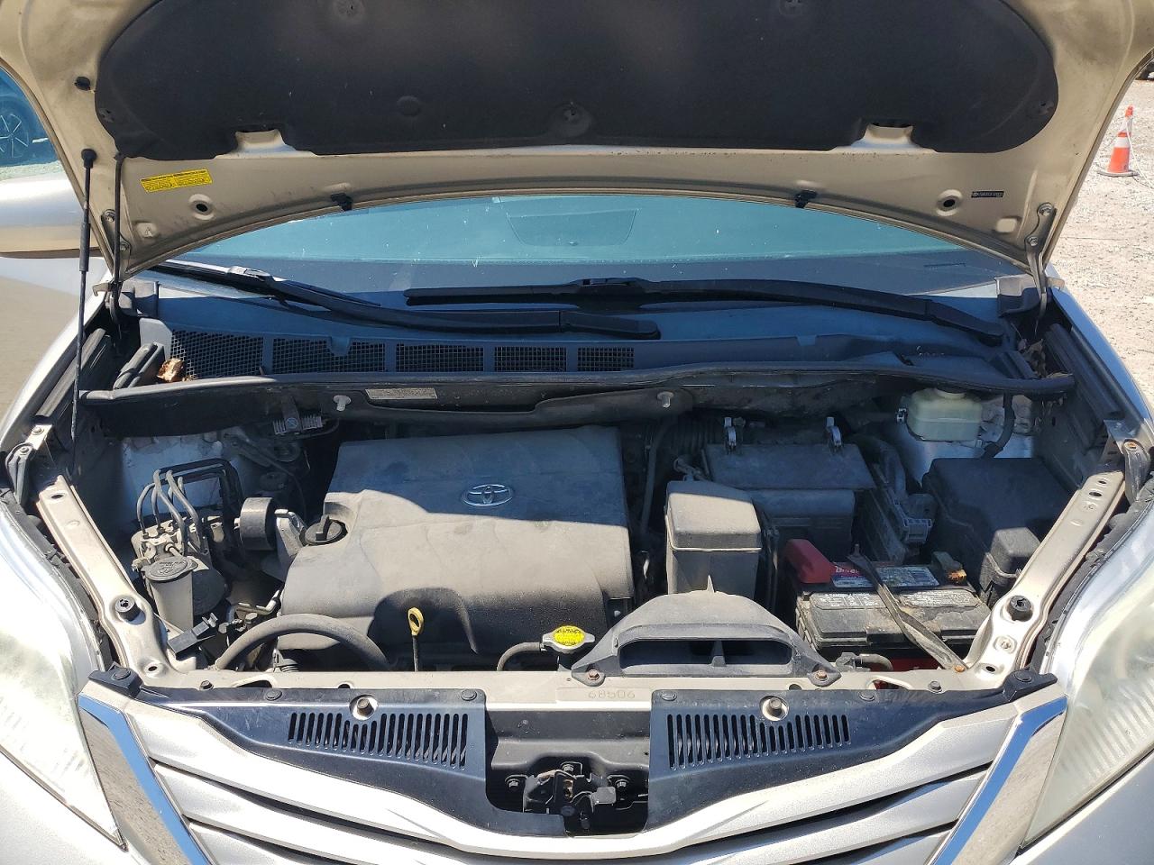 Toyota Sienna Le