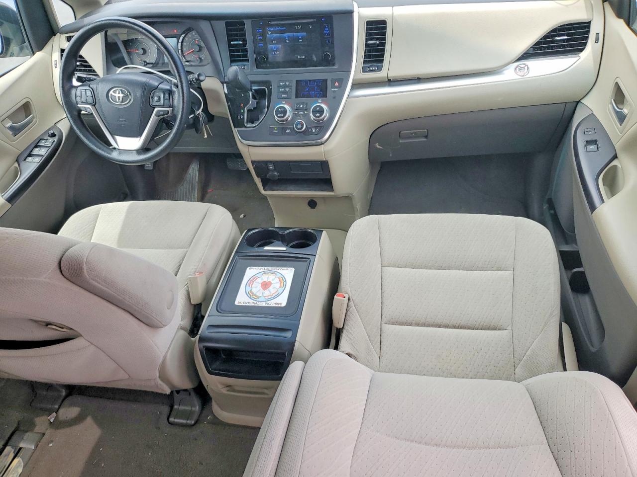 Toyota Sienna Le