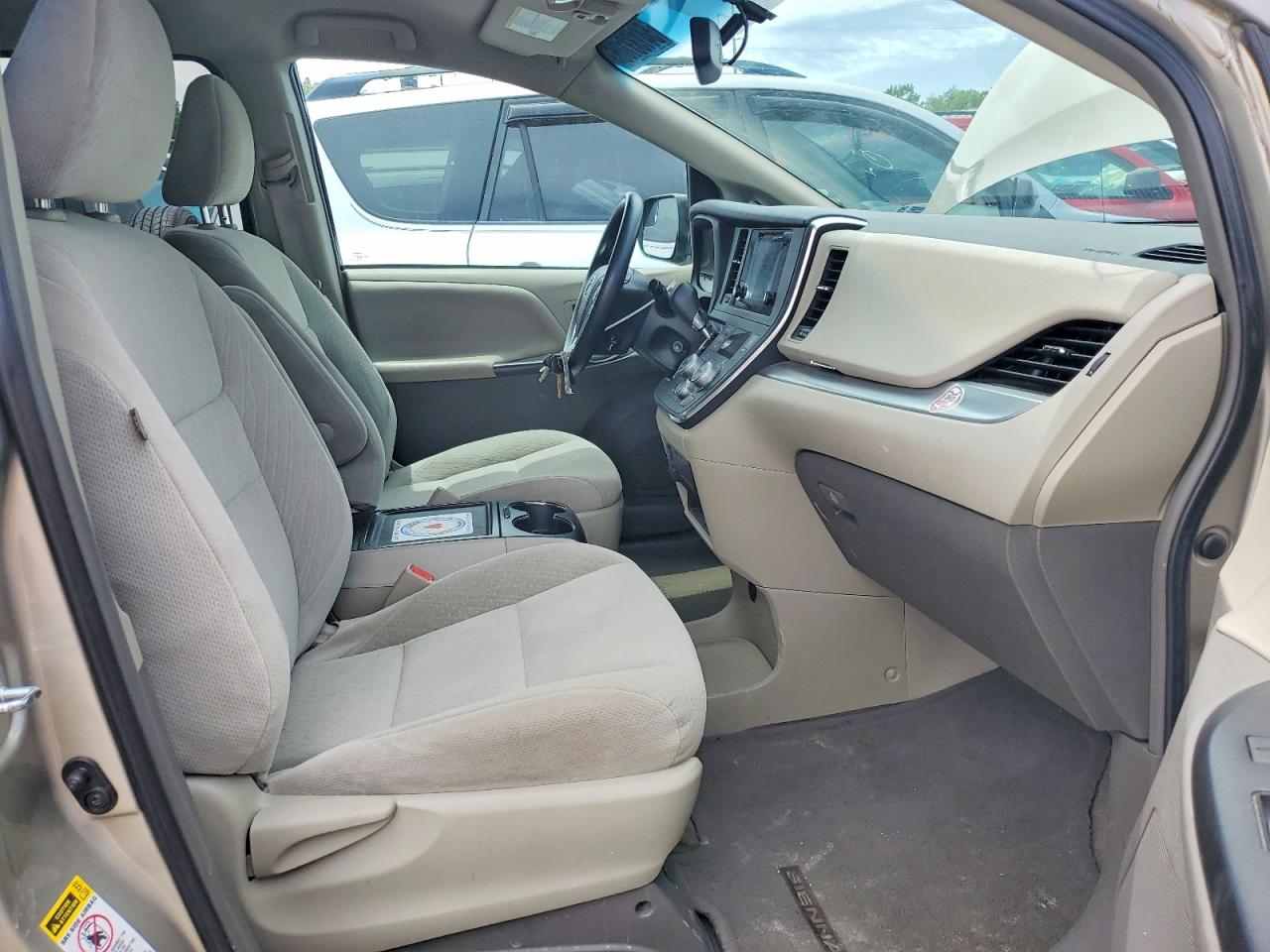 Toyota Sienna Le