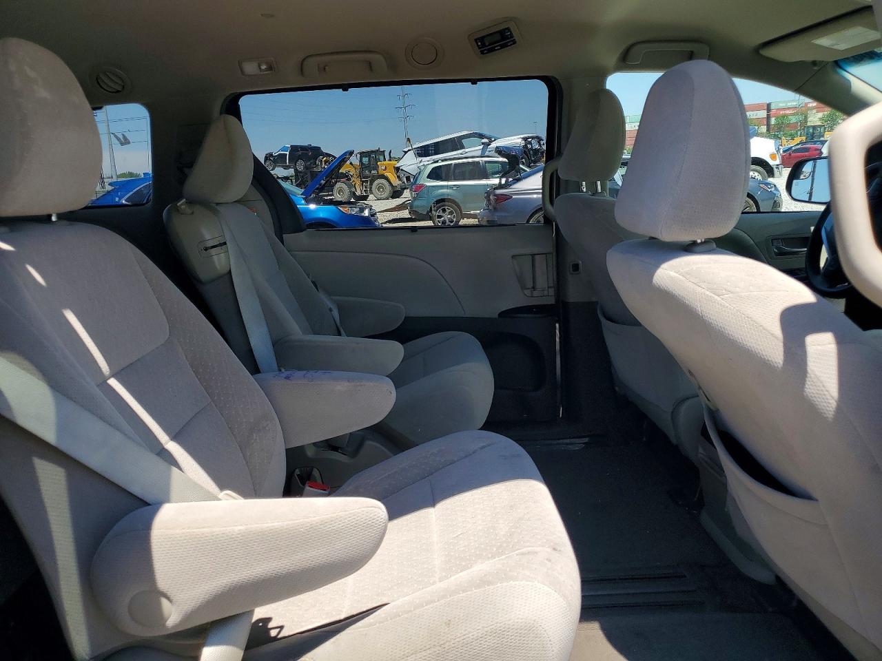 Toyota Sienna Le