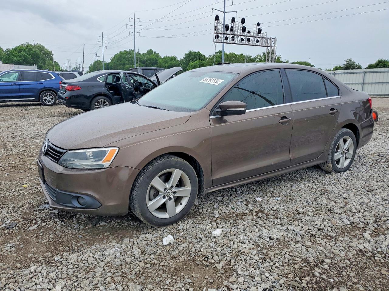 Salvage Volkswagen Jetta Image