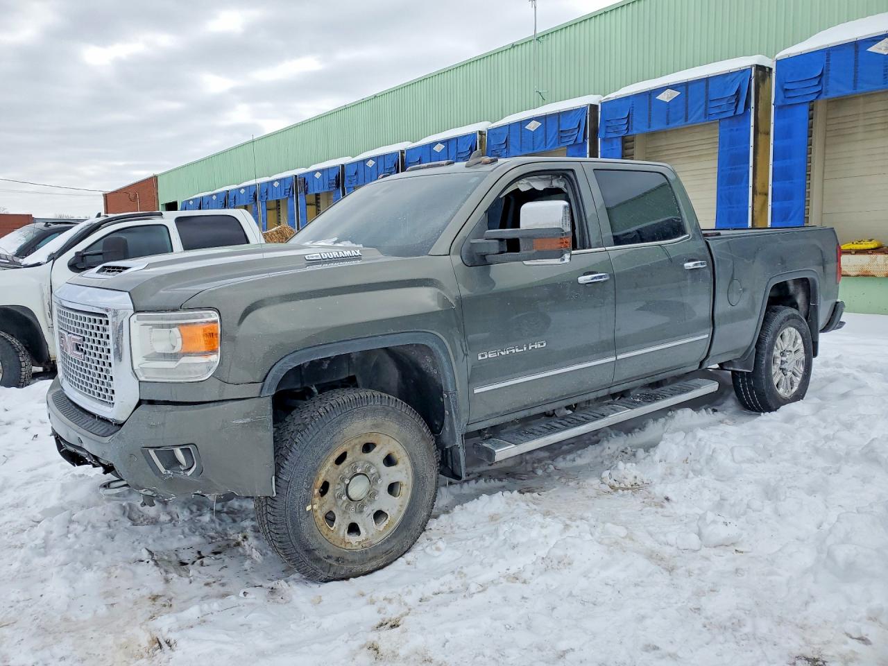 Salvage GMC Sierra Image