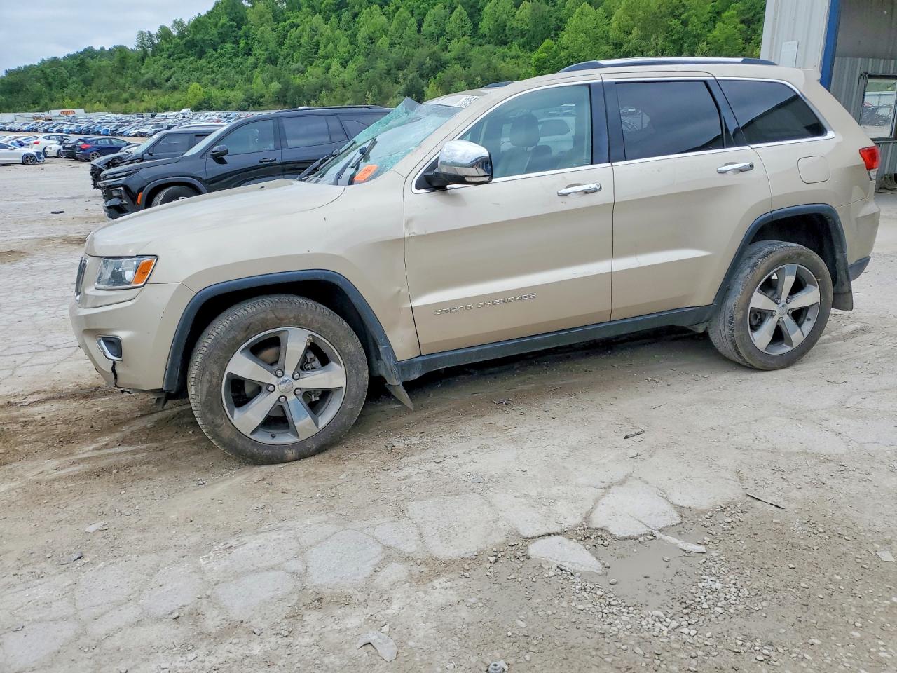 Salvage Jeep Cherokee Image