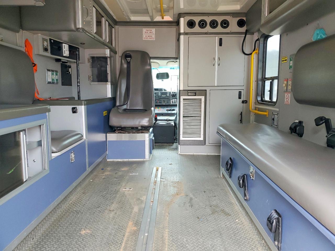 Ford Econoline E350 Super Duty Cutaway Van