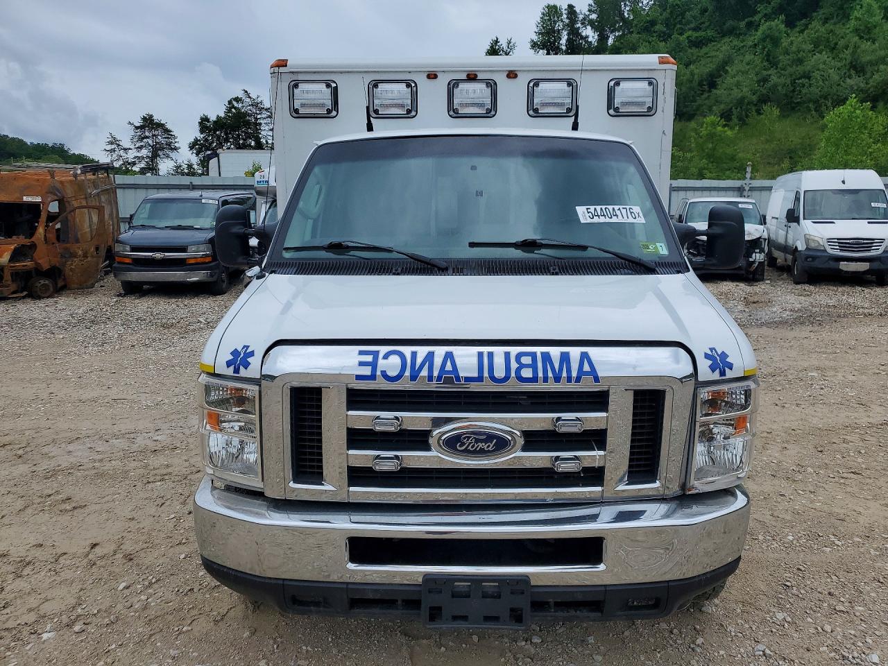 Ford Econoline E350 Super Duty Cutaway Van