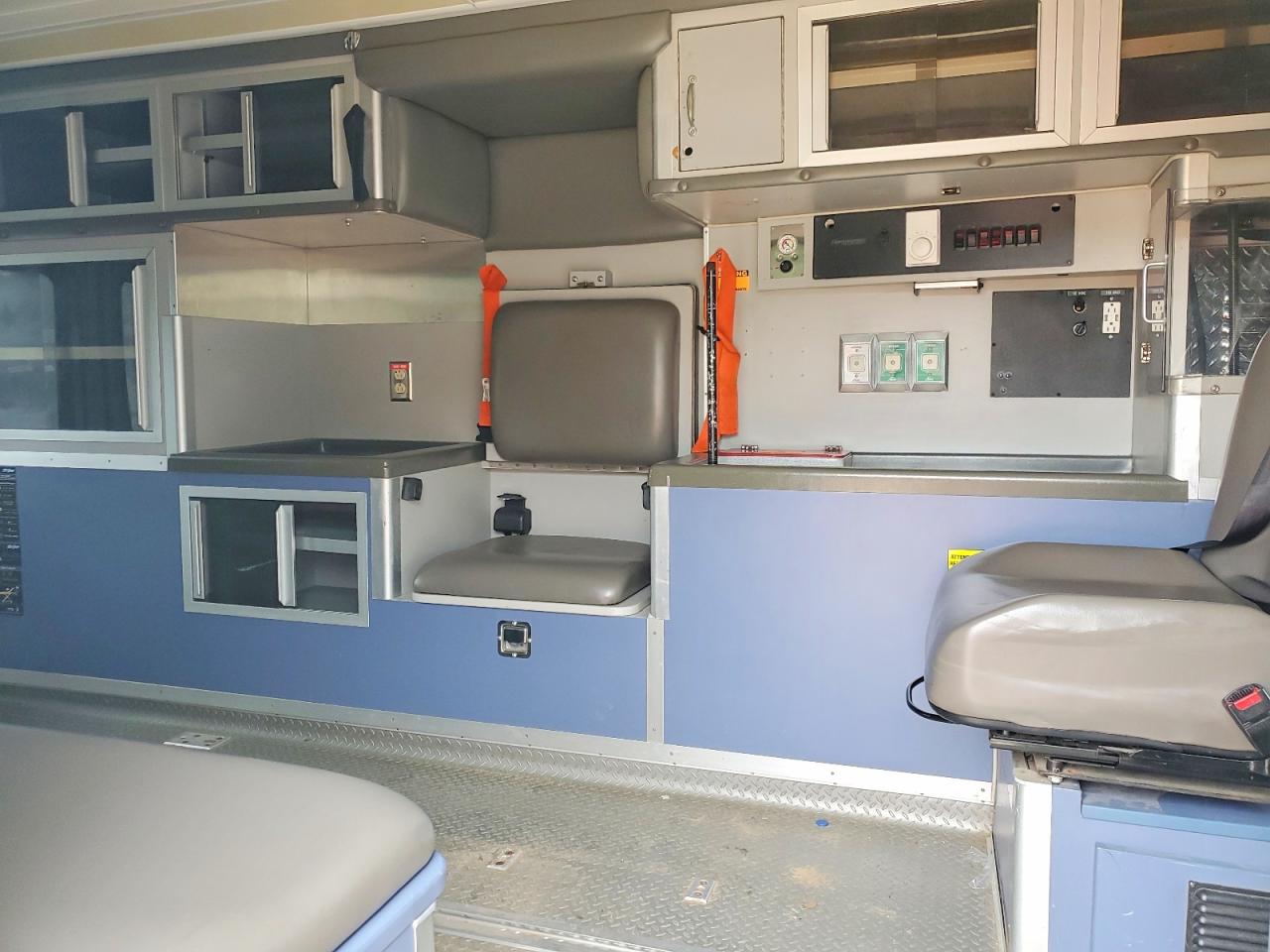 Ford Econoline E350 Super Duty Cutaway Van