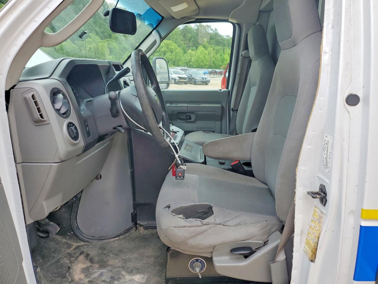 Ford Econoline E350 Super Duty Cutaway Van