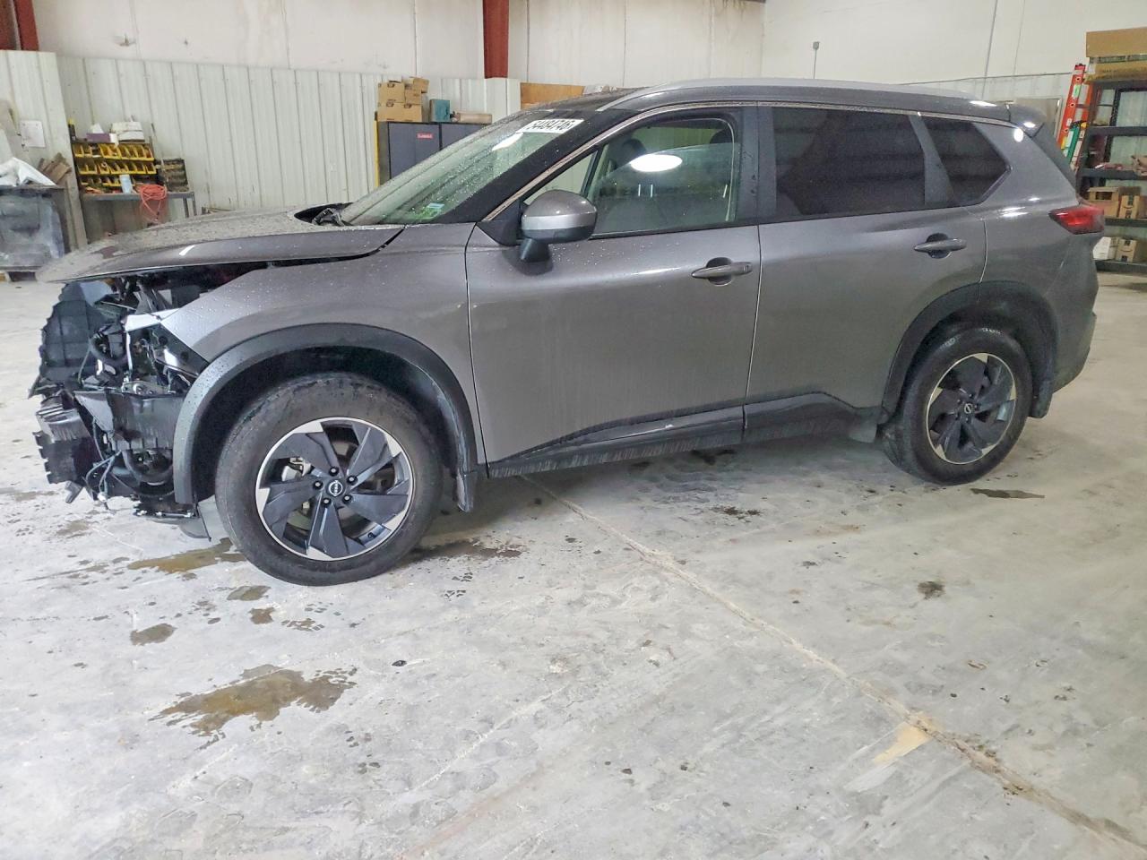Salvage Nissan Rogue Image