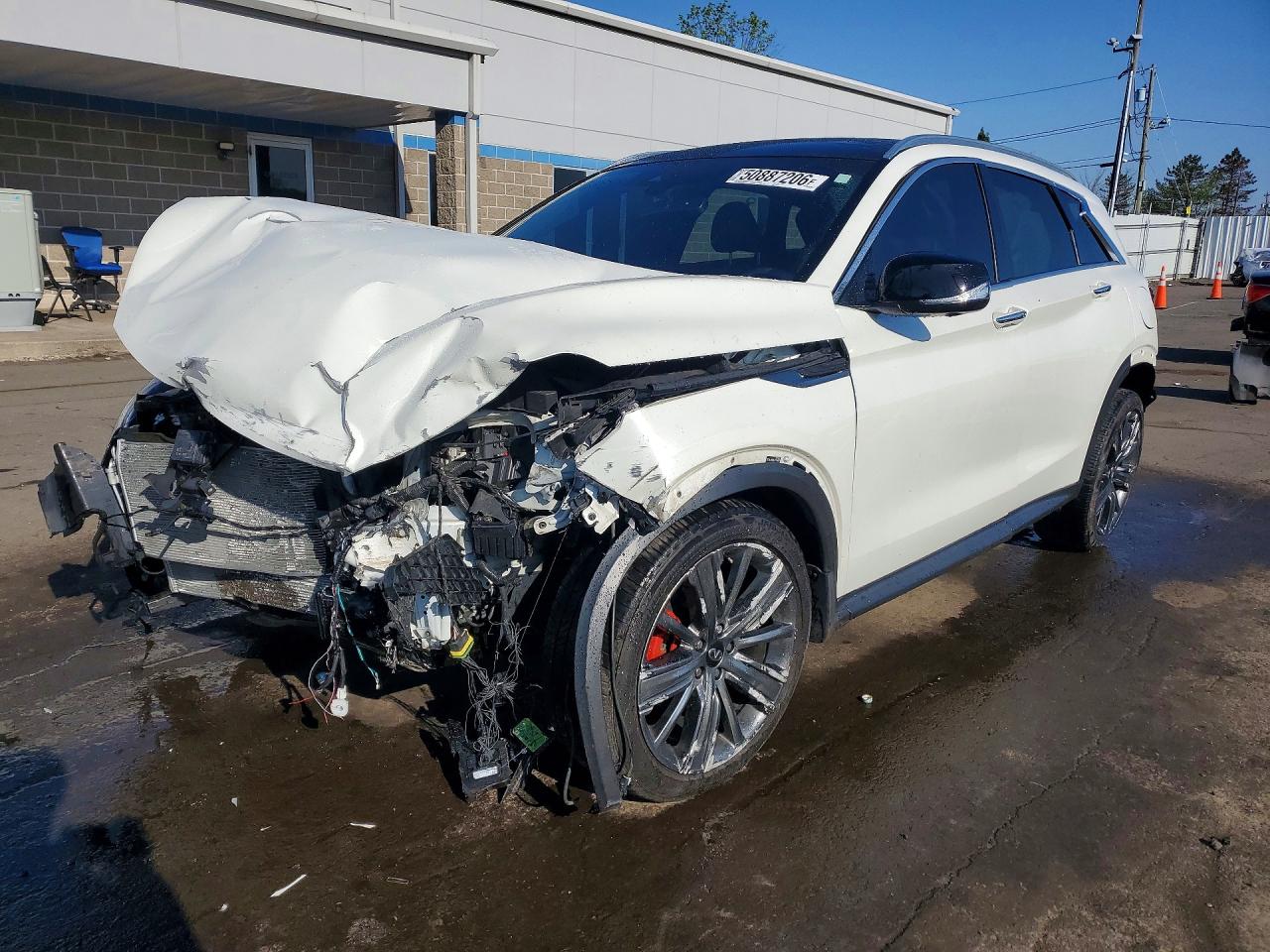 Salvage INFINITI Qx Image