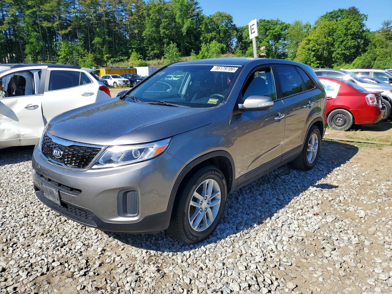 Salvage Kia Sorento Image