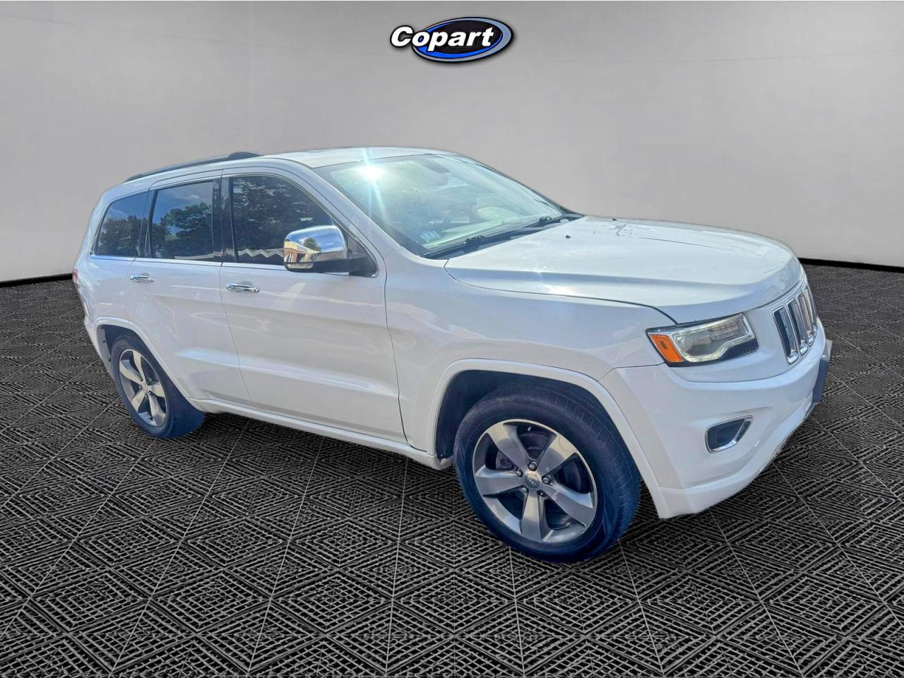 Salvage Jeep Cherokee Image