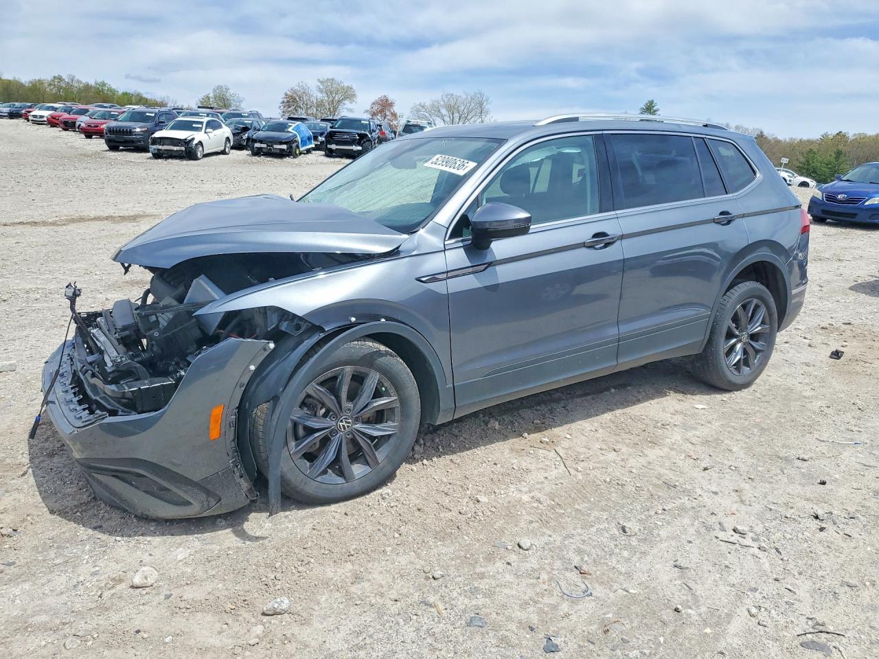 Salvage Volkswagen Tiguan Image