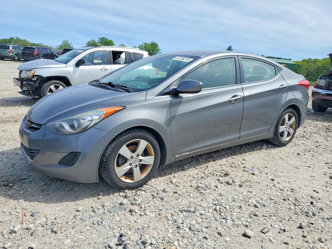 Salvage Hyundai ELANTRA Image