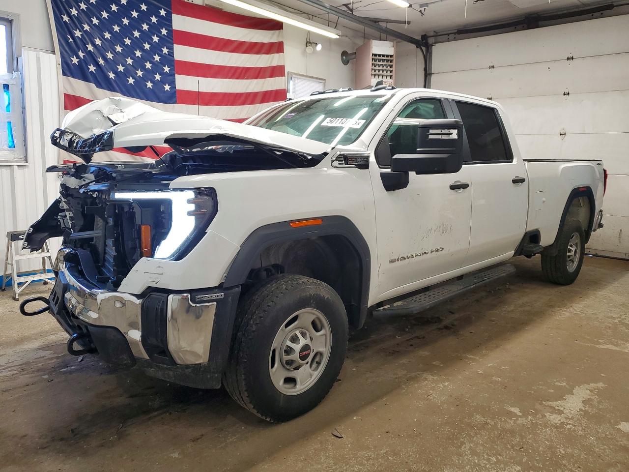 Salvage GMC Sierra Image