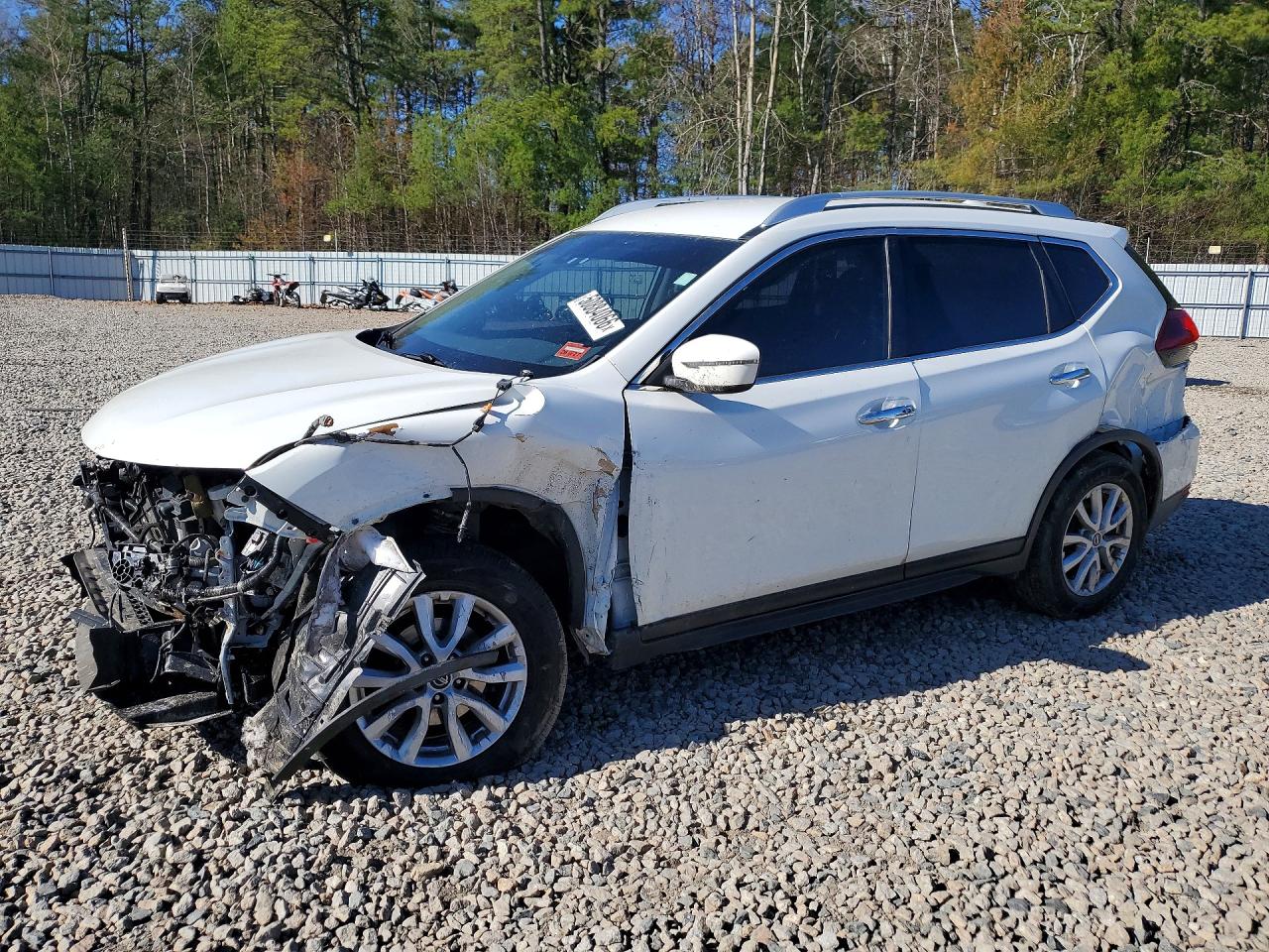 Salvage Nissan Rogue Image