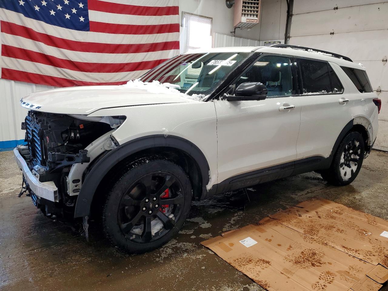Salvage Ford Explorer Image