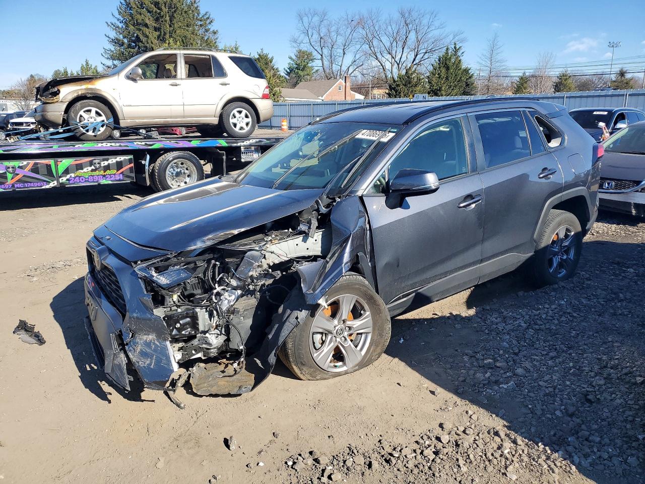 Salvage Toyota RAV4 Image