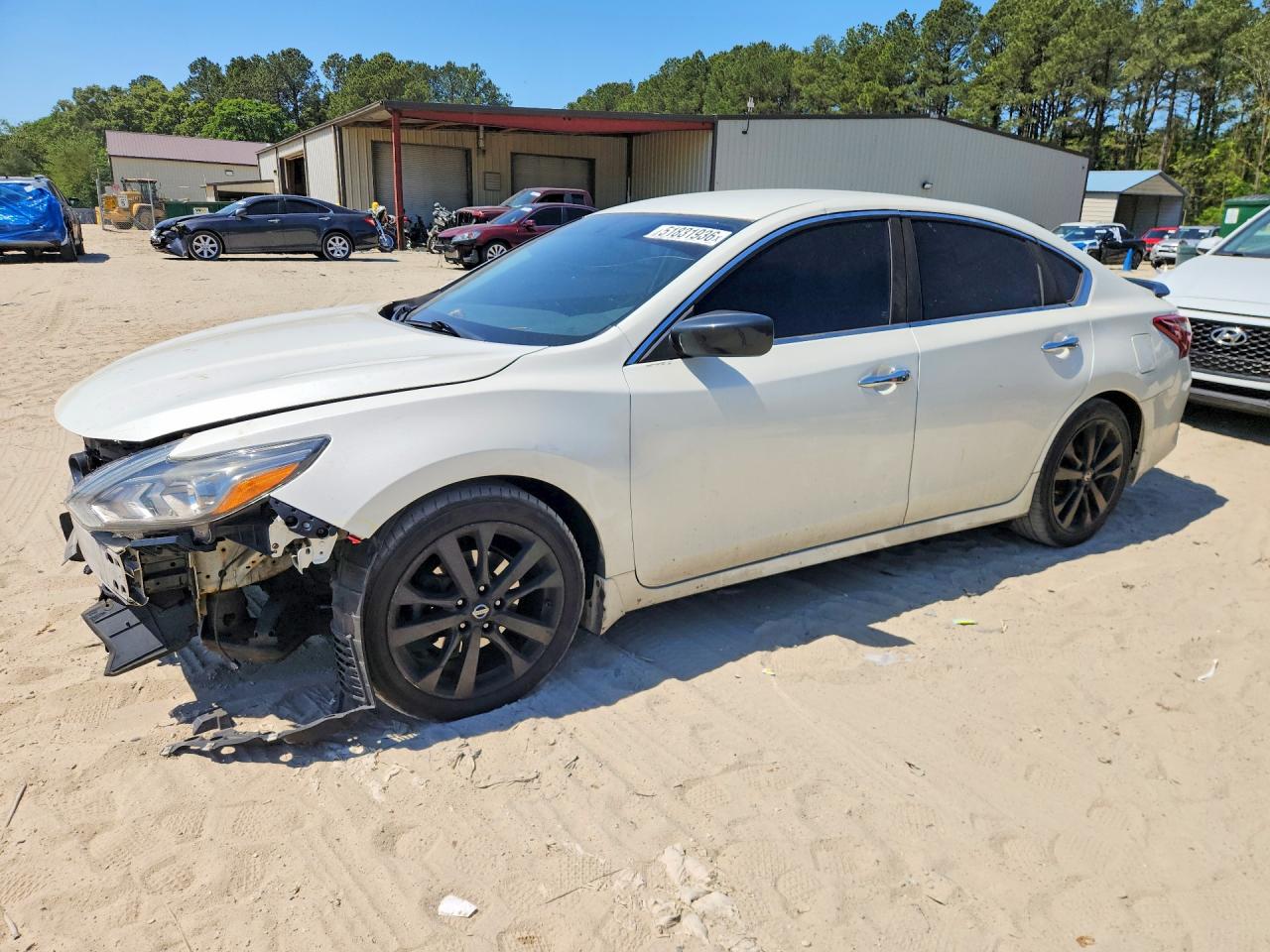 Salvage Nissan Altima Image