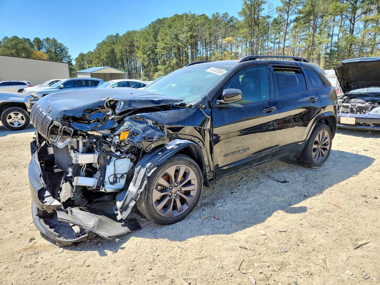Salvage Jeep Cherokee Image