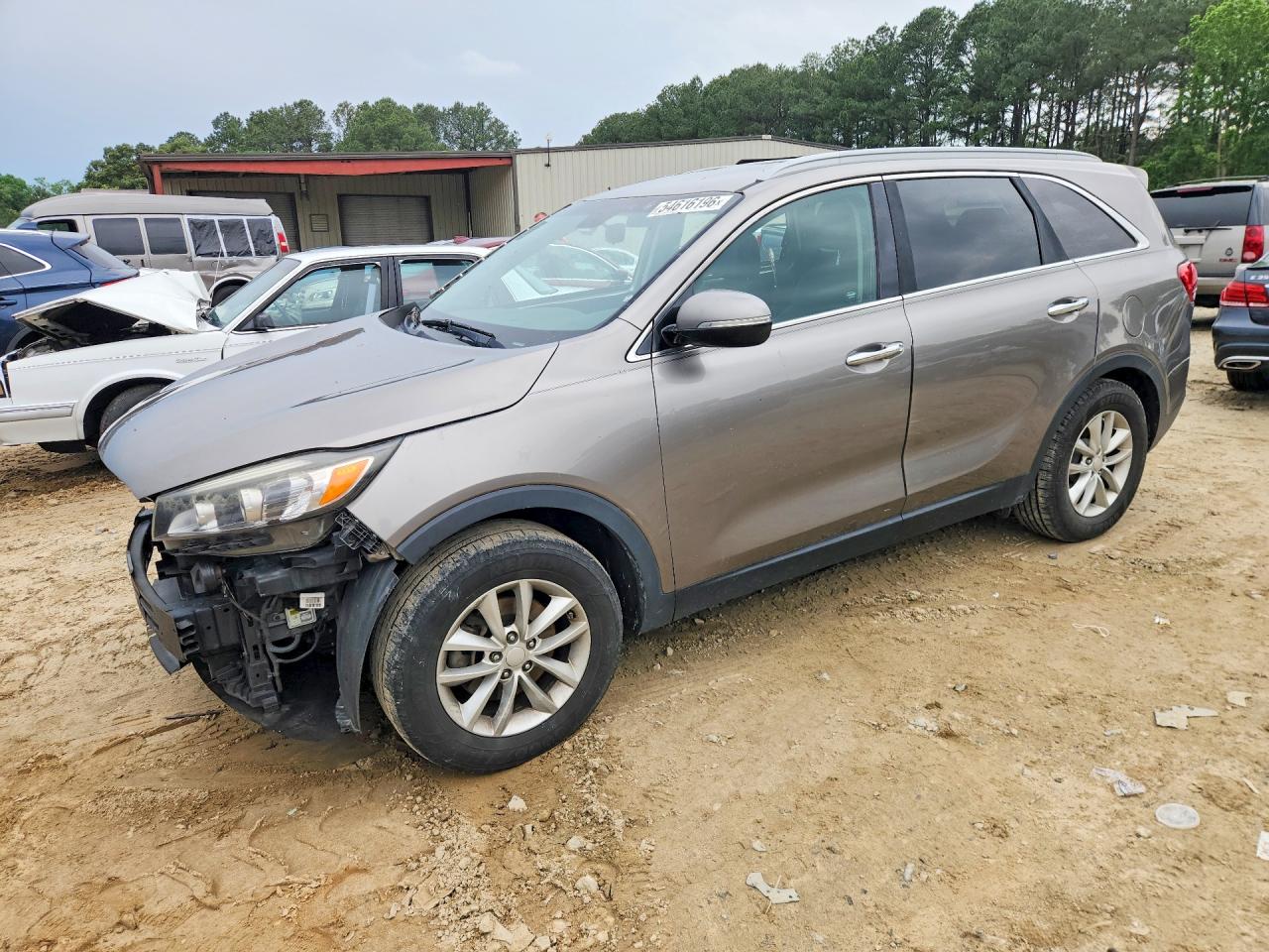 Salvage Kia Sorento Image