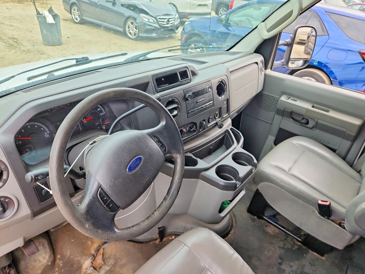 Ford Econoline E250 Van