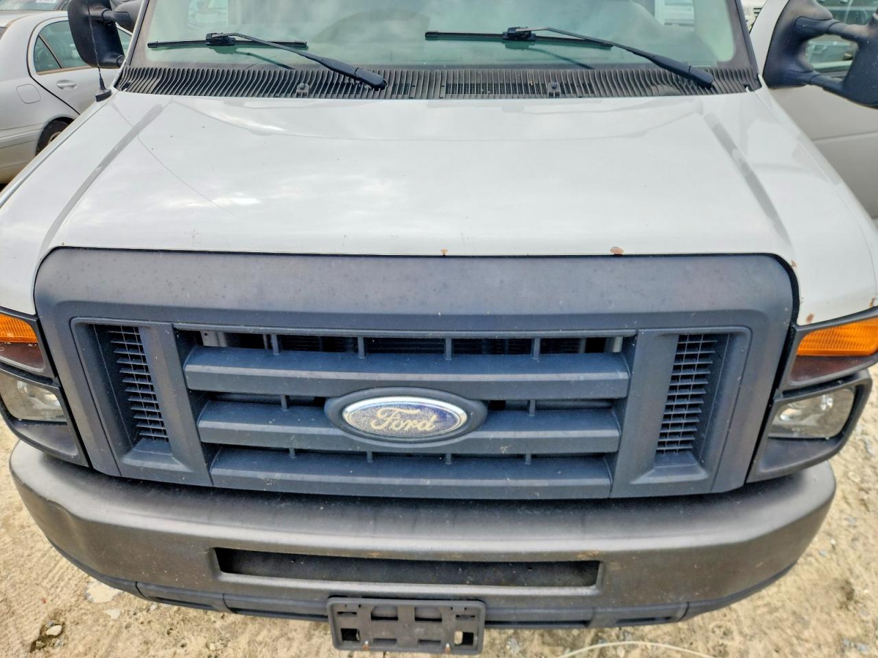 Ford Econoline E250 Van