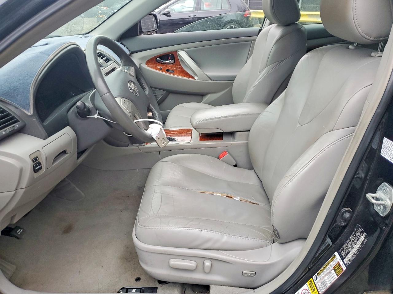 Toyota Camry Xle V6